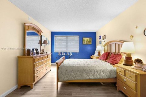 Condo in Miami, Florida, 2 bedrooms  № 1683439 - photo 4