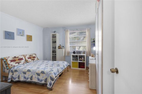 Condo in Miami, Florida, 2 bedrooms  № 1683439 - photo 10