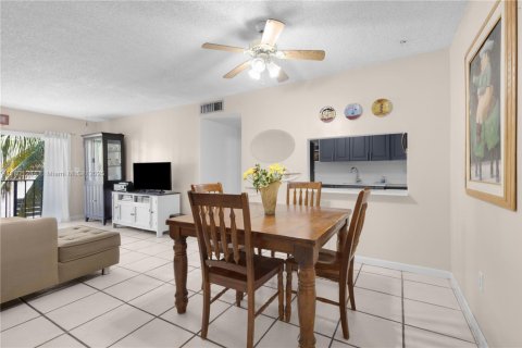 Condo in Miami, Florida, 2 bedrooms  № 1683439 - photo 16