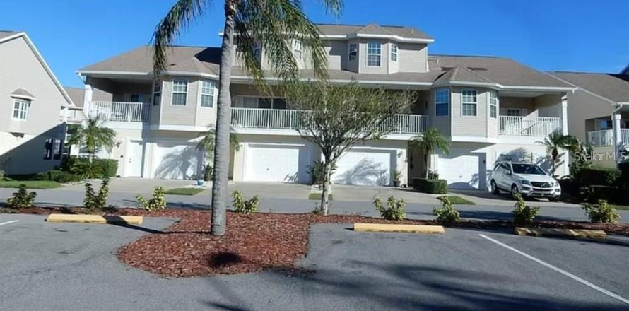 Adosado en Port Richey, Florida 2 dormitorios, 129.69 m2 № 1540135