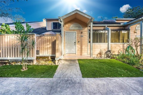 Townhouse in North Lauderdale, Florida 2 bedrooms, 110.18 sq.m. № 1939236 - photo 1