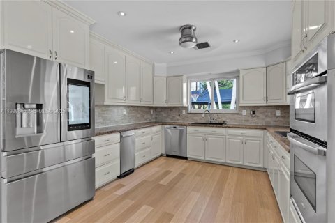 Villa ou maison à vendre à Pinecrest, Floride: 5 chambres, 341.69 m2 № 1989443 - photo 8