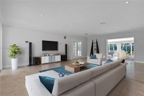 Villa ou maison à vendre à Pinecrest, Floride: 5 chambres, 341.69 m2 № 1989443 - photo 4