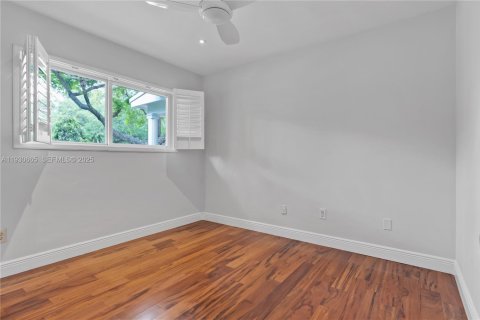 Villa ou maison à vendre à Pinecrest, Floride: 5 chambres, 341.69 m2 № 1989443 - photo 30