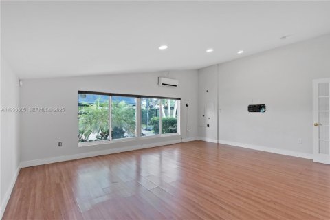 Villa ou maison à vendre à Pinecrest, Floride: 5 chambres, 341.69 m2 № 1989443 - photo 21