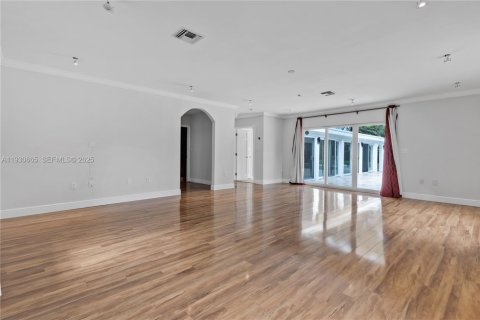Villa ou maison à vendre à Pinecrest, Floride: 5 chambres, 341.69 m2 № 1989443 - photo 16