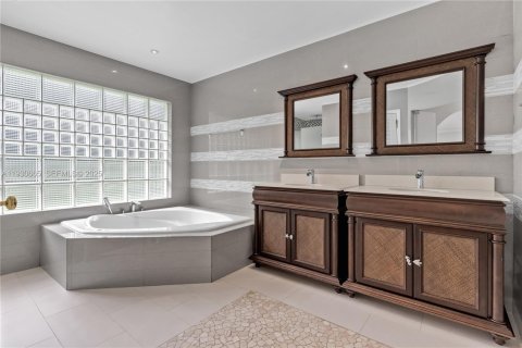 Villa ou maison à vendre à Pinecrest, Floride: 5 chambres, 341.69 m2 № 1989443 - photo 18