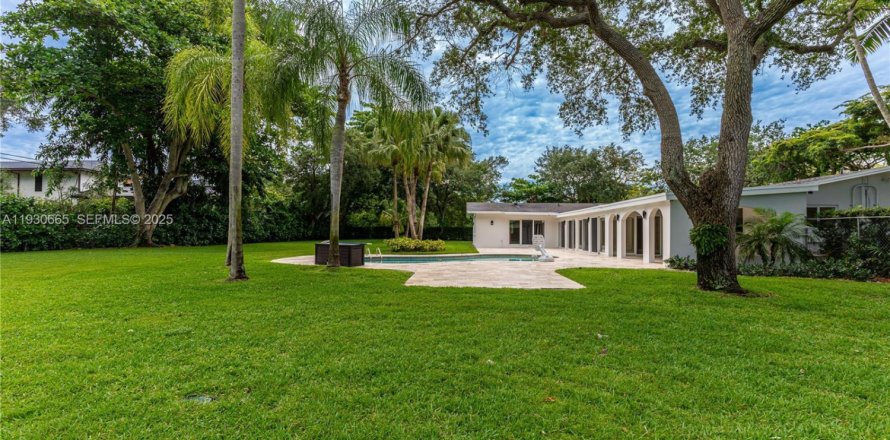 Villa ou maison à Pinecrest, Floride 5 chambres, 341.69 m2 № 1989443