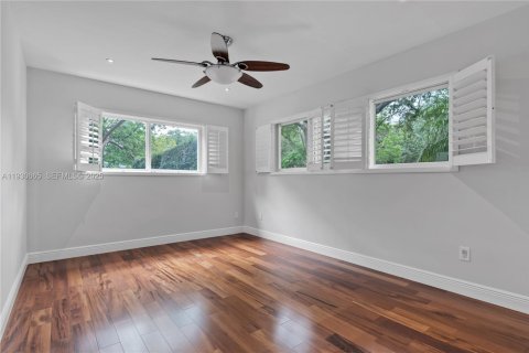 Villa ou maison à vendre à Pinecrest, Floride: 5 chambres, 341.69 m2 № 1989443 - photo 24