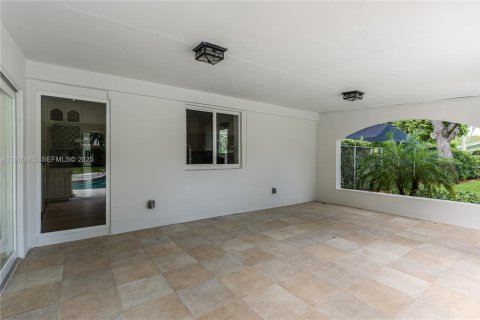 Villa ou maison à vendre à Pinecrest, Floride: 5 chambres, 341.69 m2 № 1989443 - photo 29