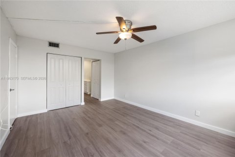 Copropriété à louer à North Miami Beach, Floride: 1 chambre, 72.46 m2 № 2024228 - photo 3