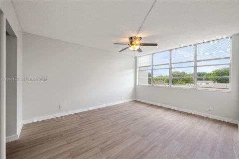 Copropriété à louer à North Miami Beach, Floride: 1 chambre, 72.46 m2 № 2024228 - photo 13