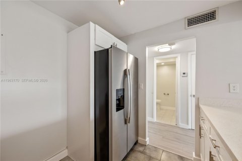 Copropriété à louer à North Miami Beach, Floride: 1 chambre, 72.46 m2 № 2024228 - photo 10