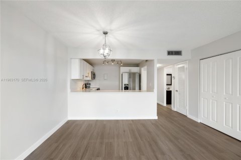 Copropriété à louer à North Miami Beach, Floride: 1 chambre, 72.46 m2 № 2024228 - photo 8