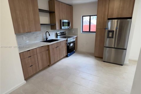 Commercial property in Miami, Florida 371.42 sq.m. № 1999892 - photo 18