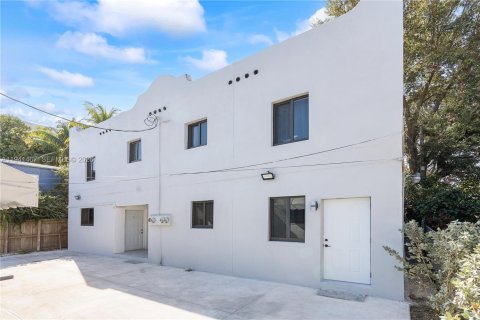 Commercial property in Miami, Florida 371.42 sq.m. № 1999892 - photo 16