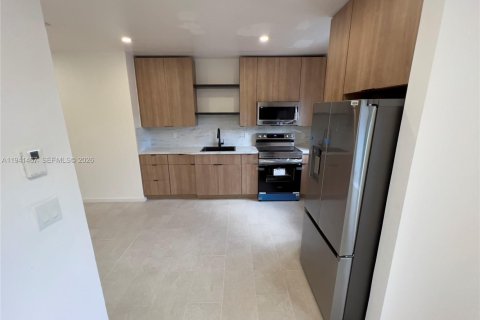 Commercial property in Miami, Florida 371.42 sq.m. № 1999892 - photo 19