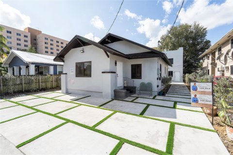 Commercial property in Miami, Florida 371.42 sq.m. № 1999892 - photo 2