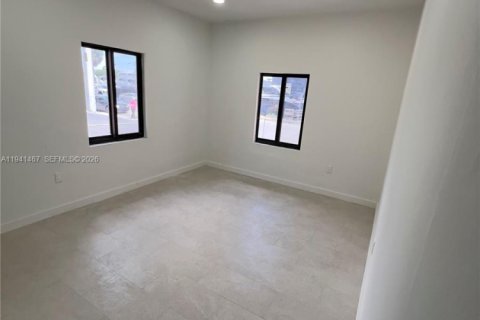 Commercial property in Miami, Florida 371.42 sq.m. № 1999892 - photo 10