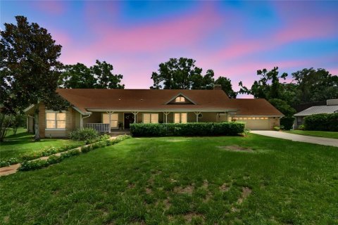 House in Tarpon Springs, Florida 4 bedrooms, 302.77 sq.m. № 2285311