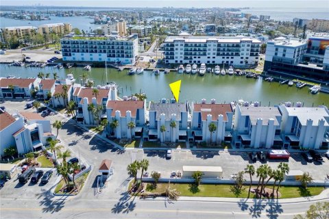 Condo in Madeira Beach, Florida, 1 bedroom  № 1428918 - photo 2