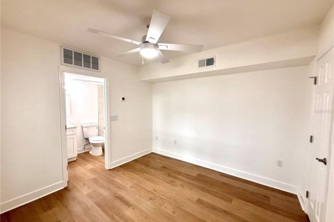 Condo in Madeira Beach, Florida, 1 bedroom № 1428918 - photo 25