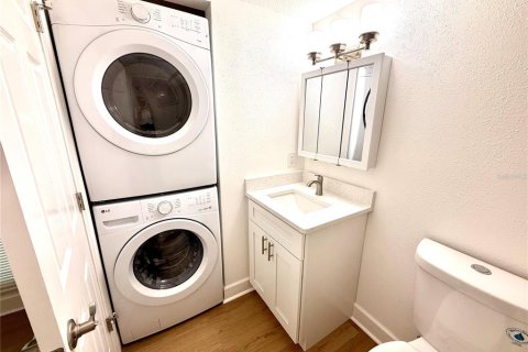 Condo in Madeira Beach, Florida, 1 bedroom № 1428918 - photo 30