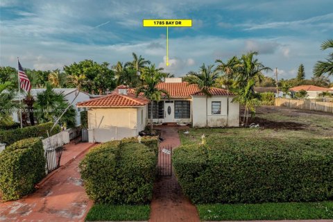 Casa en venta en Miami Beach, Florida, 3 dormitorios, 210.05 m2 № 1937565 - foto 29