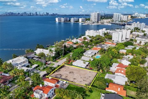 House in Miami Beach, Florida 3 bedrooms, 210.05 sq.m. № 1937565 - photo 2