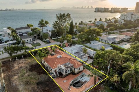 House in Miami Beach, Florida 3 bedrooms, 210.05 sq.m. № 1937565 - photo 25
