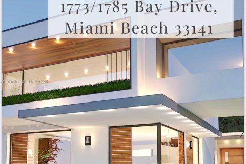 House in Miami Beach, Florida 3 bedrooms, 210.05 sq.m. № 1937565 - photo 1