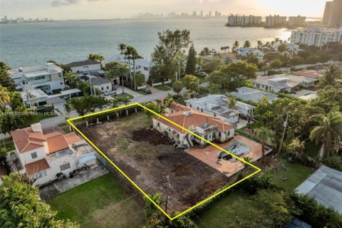 House in Miami Beach, Florida 3 bedrooms, 210.05 sq.m. № 1937565 - photo 23