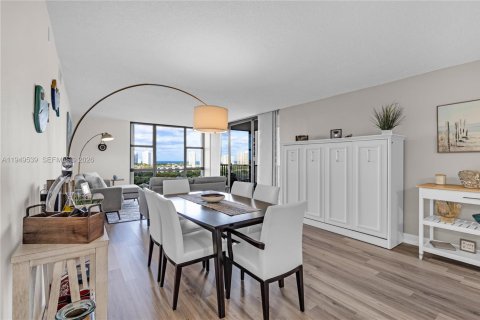 Condo in Aventura, Florida, 2 bedrooms  № 2153035 - photo 23