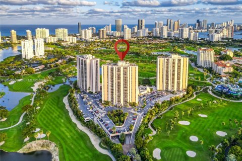 Condominio en Aventura, Florida, 2 dormitorios  № 2153035