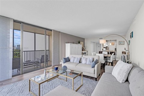 Condo in Aventura, Florida, 2 bedrooms  № 2153035 - photo 20
