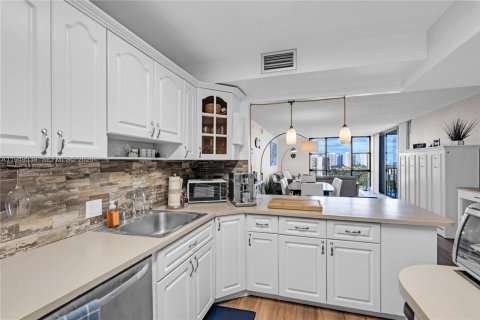 Condo in Aventura, Florida, 2 bedrooms  № 2153035 - photo 27