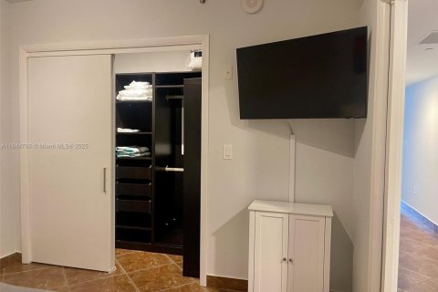 Copropriété à louer à Hallandale Beach, Floride: 1 chambre, 78.41 m2 № 1841244 - photo 22