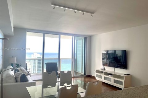 Copropriété à louer à Hallandale Beach, Floride: 1 chambre, 78.41 m2 № 1841244 - photo 13