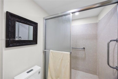 Condo in Tamarac, Florida, 2 bedrooms  № 2086422 - photo 21
