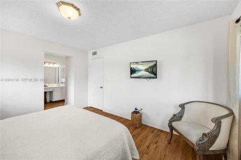 Condo in Tamarac, Florida, 2 bedrooms  № 2086422 - photo 15