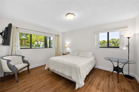 Condo in Tamarac, Florida, 2 bedrooms  № 2086422 - photo 13