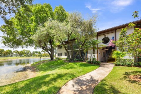 Condo in Tamarac, Florida, 2 bedrooms  № 2086422 - photo 28