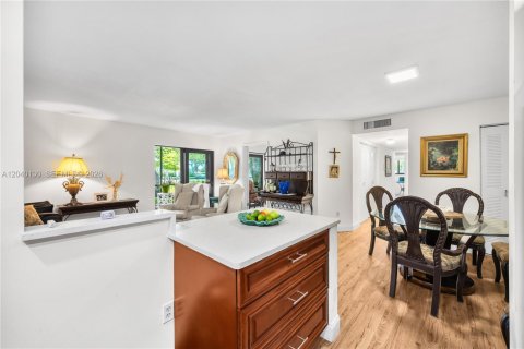 Condo in Tamarac, Florida, 2 bedrooms  № 2086422 - photo 7