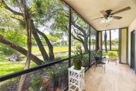 Condo in Tamarac, Florida, 2 bedrooms  № 2086422 - photo 24