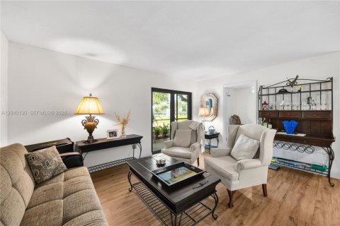 Condo in Tamarac, Florida, 2 bedrooms  № 2086422 - photo 10