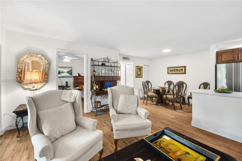 Condo in Tamarac, Florida, 2 bedrooms  № 2086422 - photo 8