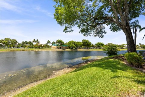 Condo in Tamarac, Florida, 2 bedrooms  № 2086422 - photo 27