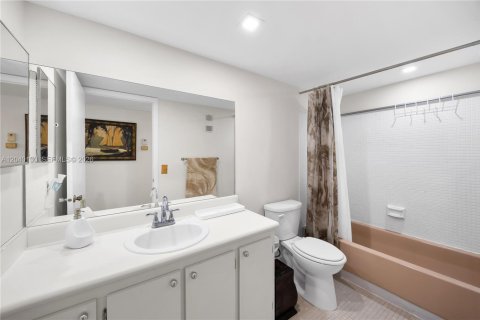 Condo in Tamarac, Florida, 2 bedrooms  № 2086422 - photo 16
