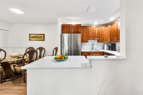 Condo in Tamarac, Florida, 2 bedrooms  № 2086422 - photo 5