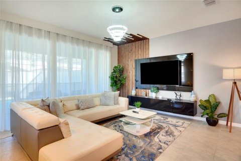 Touwnhouse à vendre à Kissimmee, Floride: 5 chambres, 213.12 m2 № 1651826 - photo 10